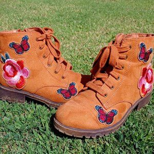 Girl's boots, size 1